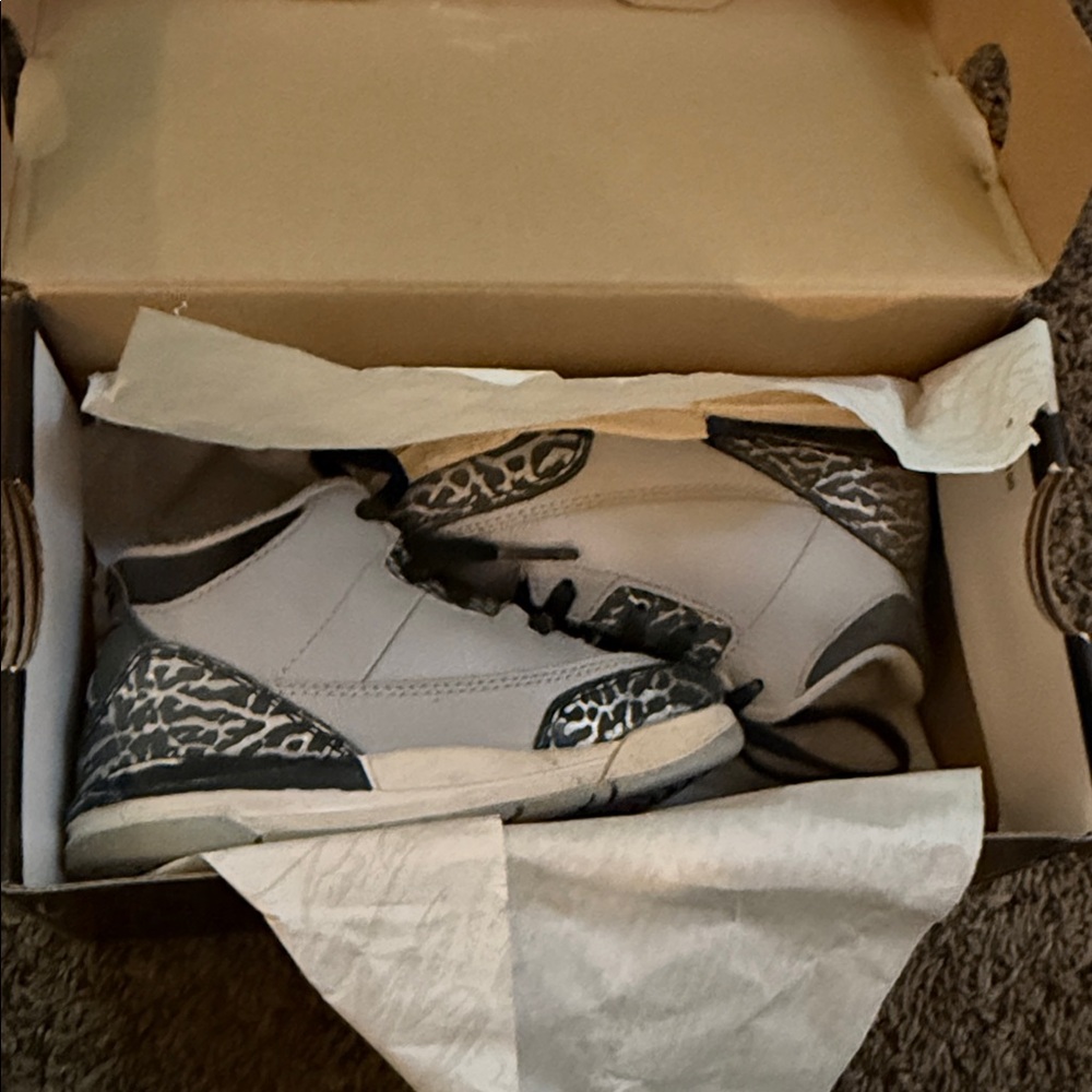 Jordan Kids Sneakers in Gray and Black